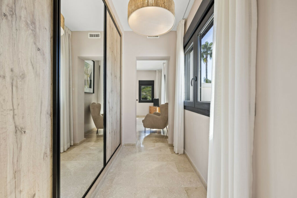 Detached Villa El Paraiso Málaga - image 31