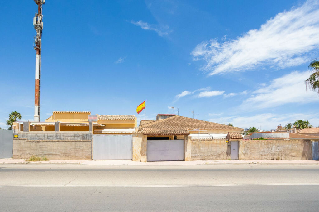 Detached Villa Los Altos Alicante - image 32