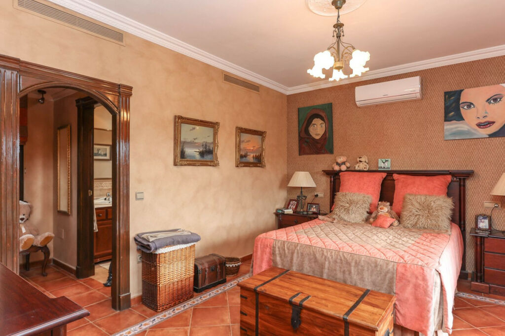 Detached Villa Monda Málaga - image 32