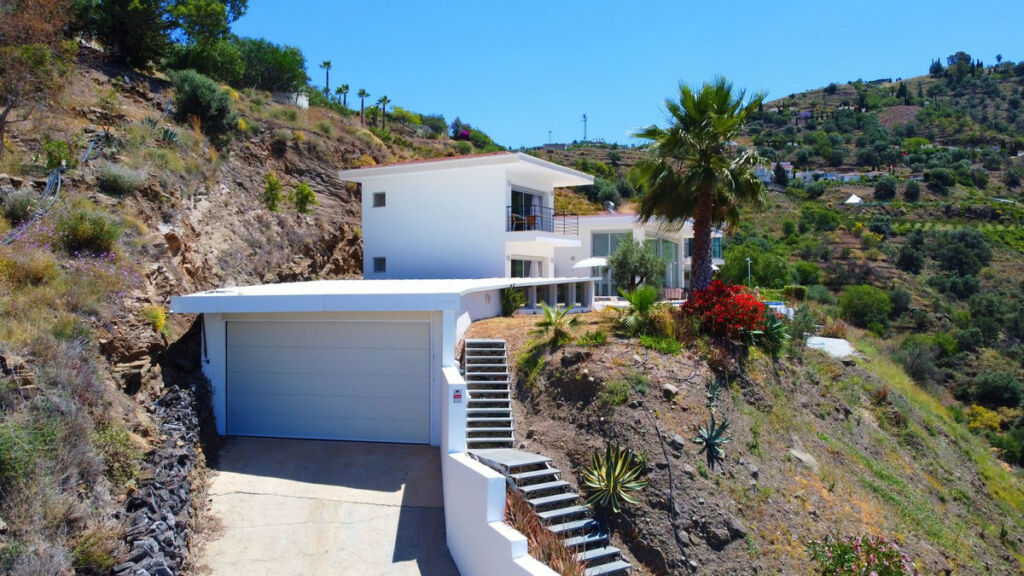 Detached Villa Sayalonga Málaga - image 34