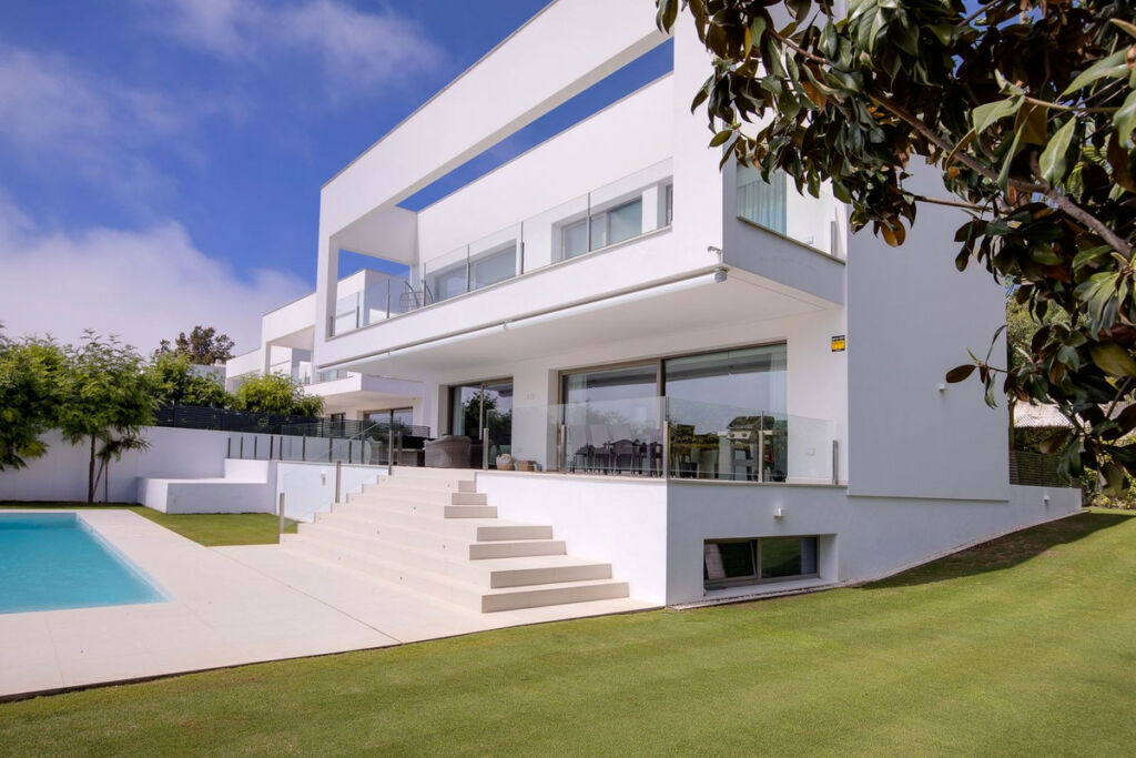 Detached Villa Guadalmina Baja Málaga - image 34