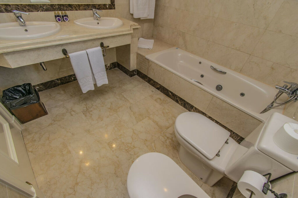 Ground Floor Apartment Puerto Banús Málaga - image 33
