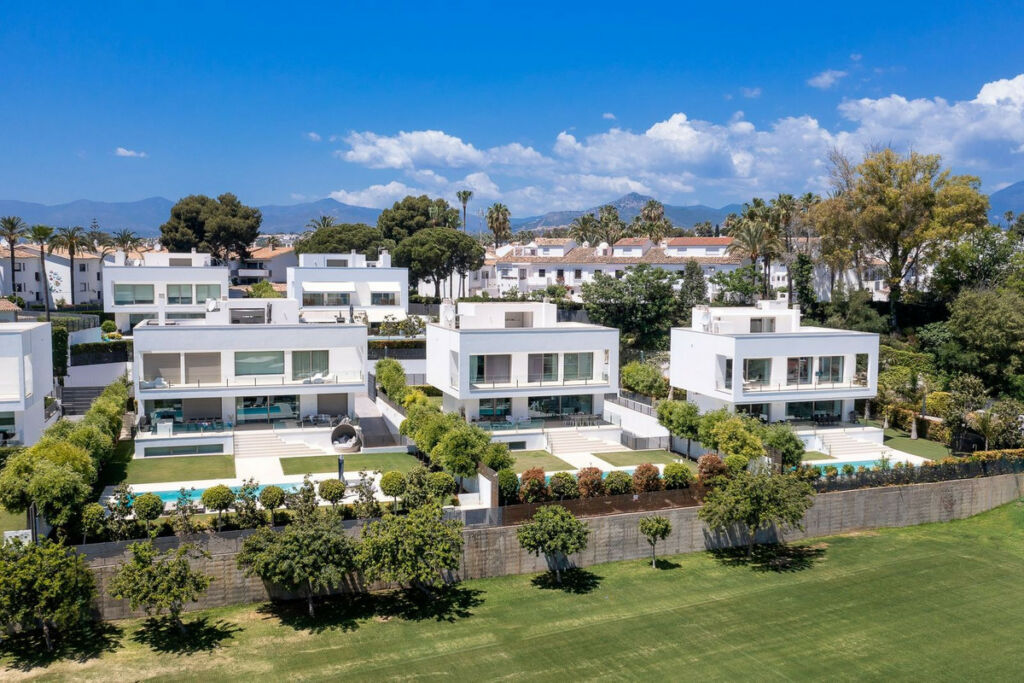Detached Villa Guadalmina Baja Málaga - image 36