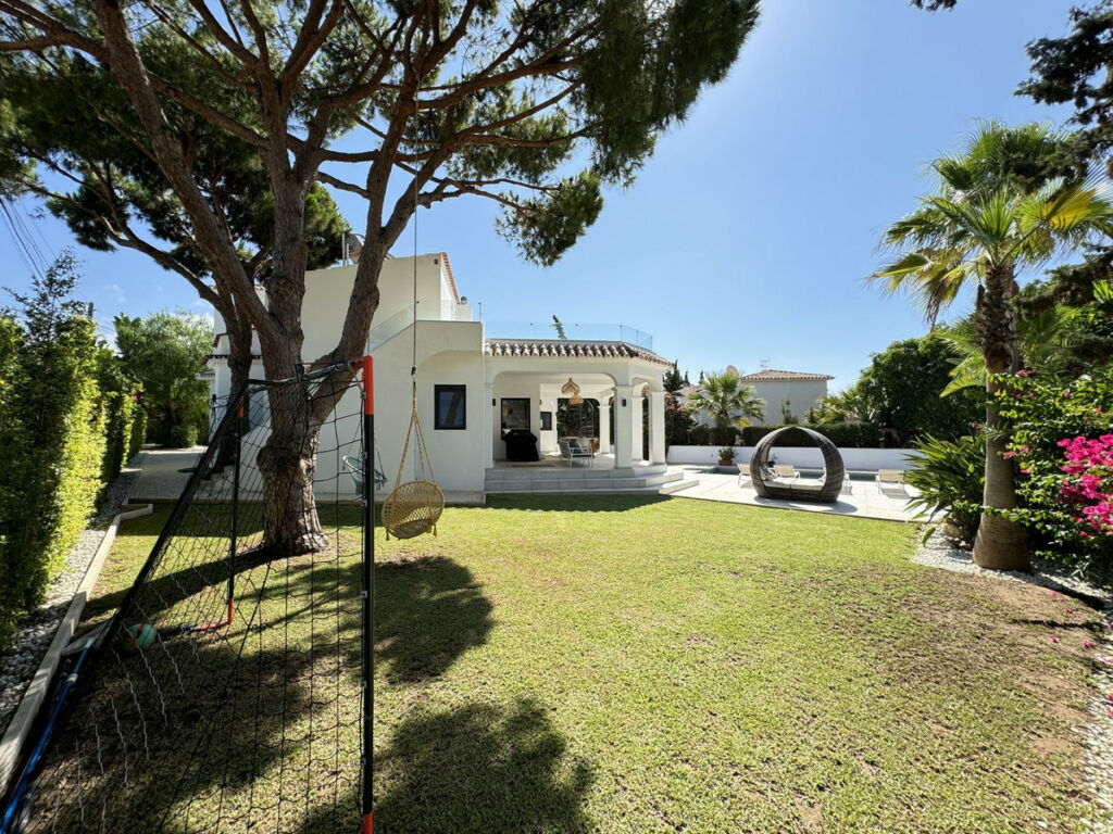 Detached Villa Marbesa Málaga - image 35