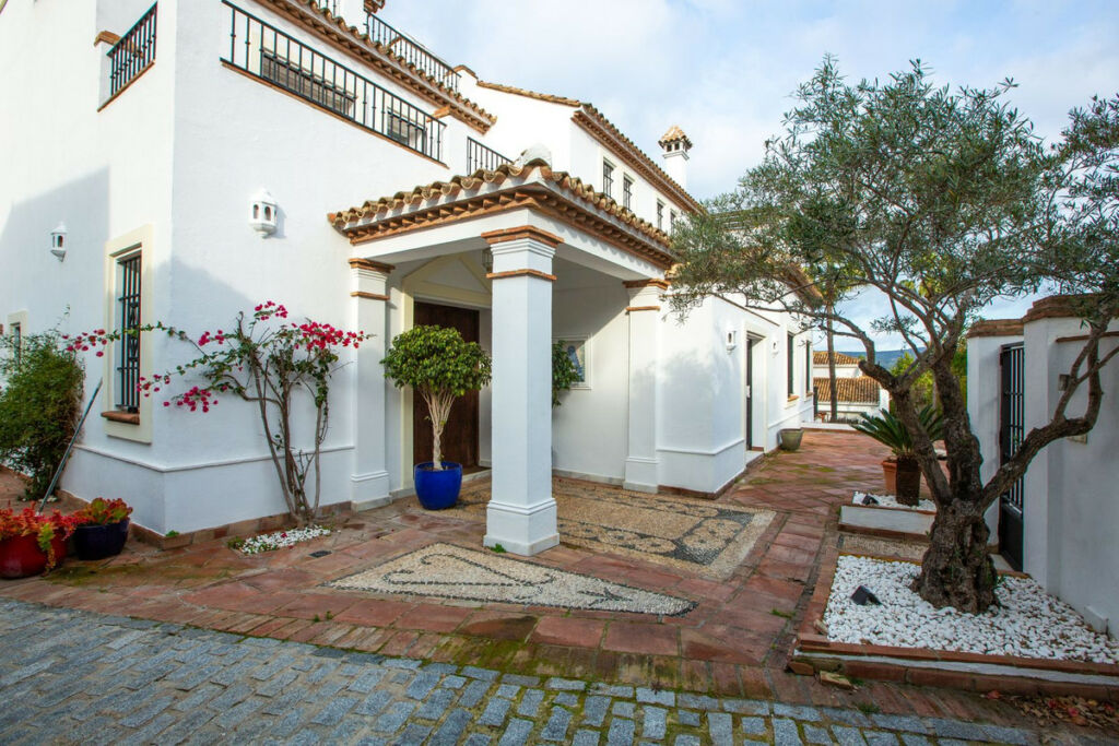 Detached Villa Sotogrande Cádiz - image 35