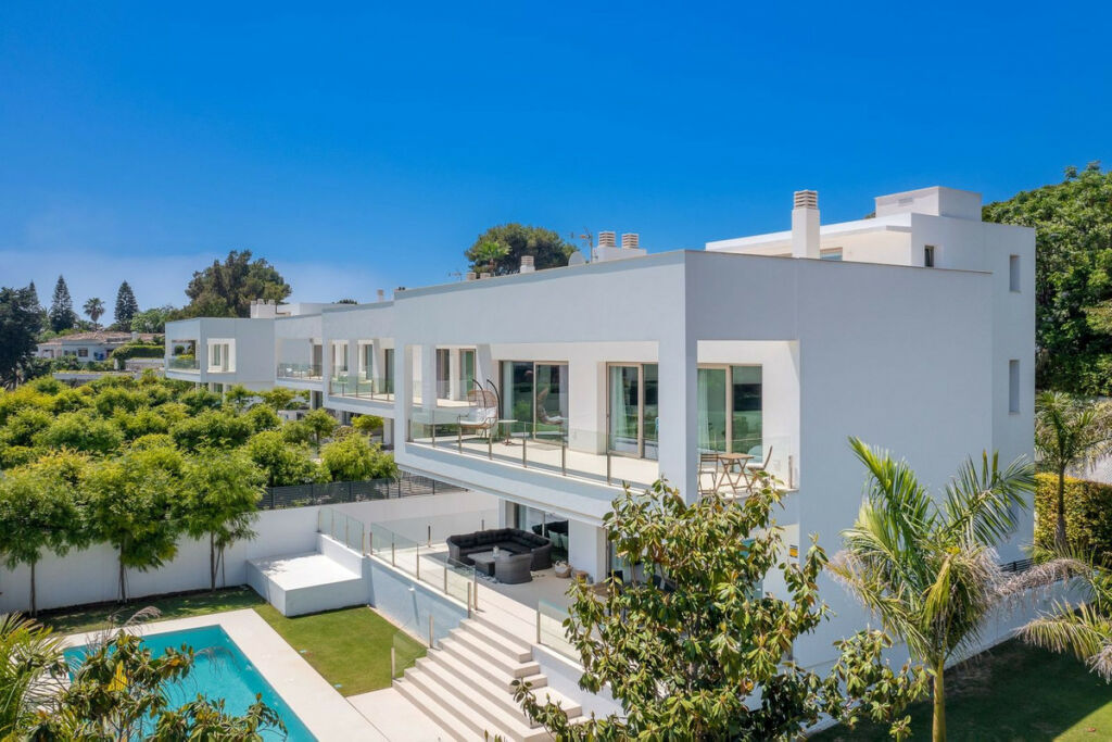 Detached Villa Guadalmina Baja Málaga - image 38