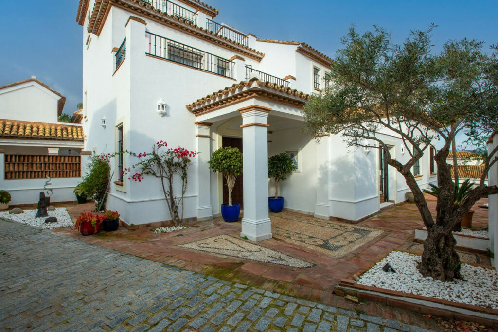 Detached Villa Sotogrande Cádiz - image 37