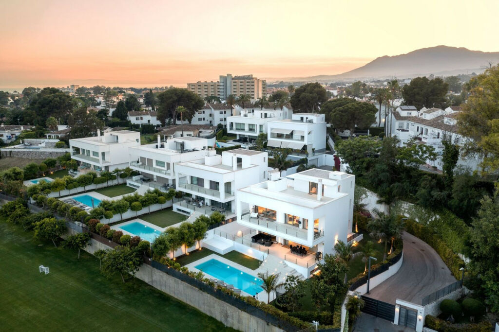 Detached Villa Guadalmina Baja Málaga - image 39