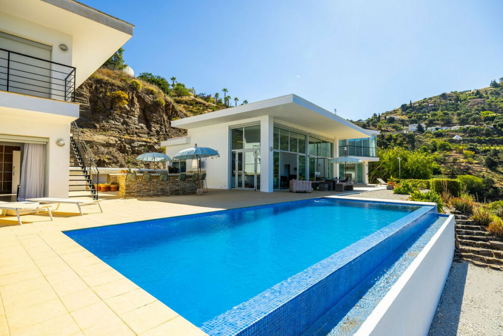 Detached Villa Sayalonga Málaga