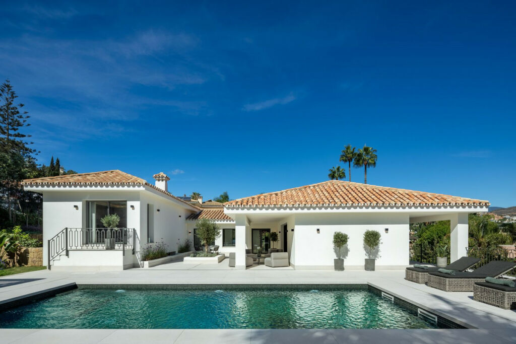 Detached Villa Nueva Andalucía Málaga - image 34