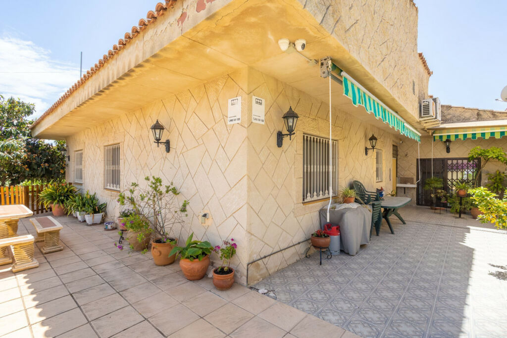 Detached Villa Los Altos Alicante - image 4