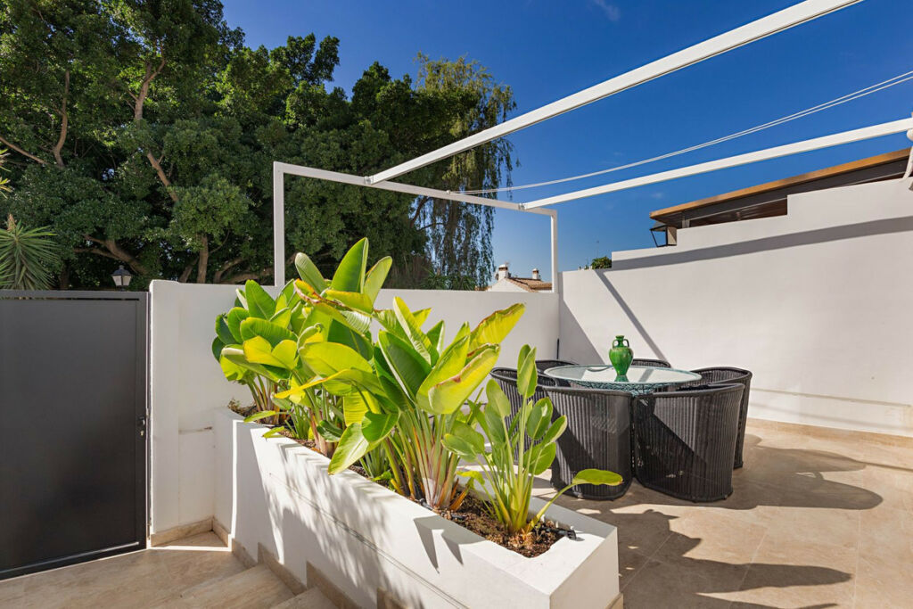 Townhouse Nueva Andalucía Málaga - image 4