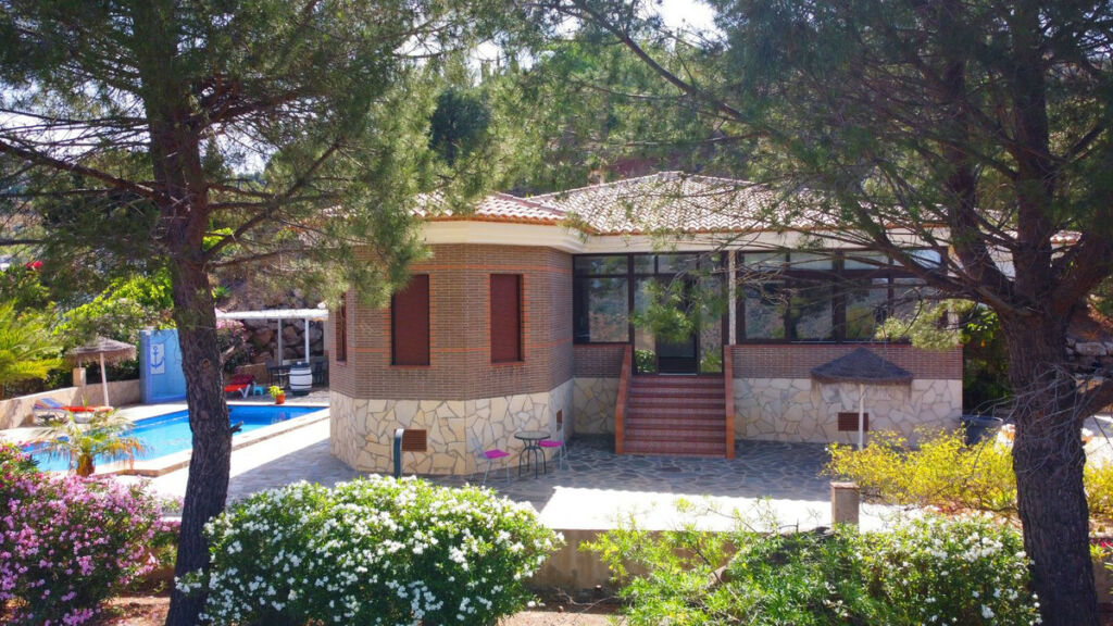Detached Villa Sayalonga Málaga - image 5