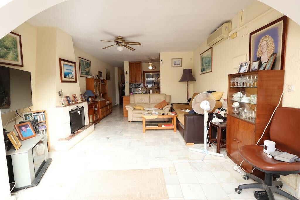 Townhouse Villamartin Alicante - image 5