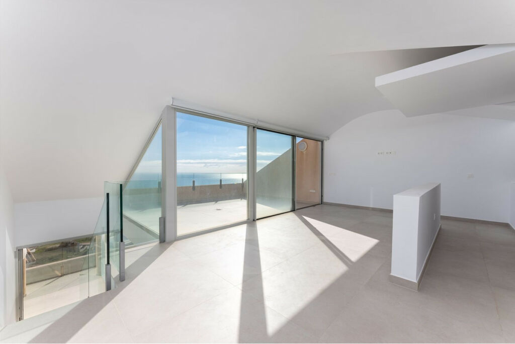 Penthouse Duplex Benalmadena Pueblo Málaga - image 4
