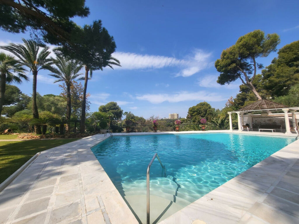 Detached Villa Río Real Málaga - image 7