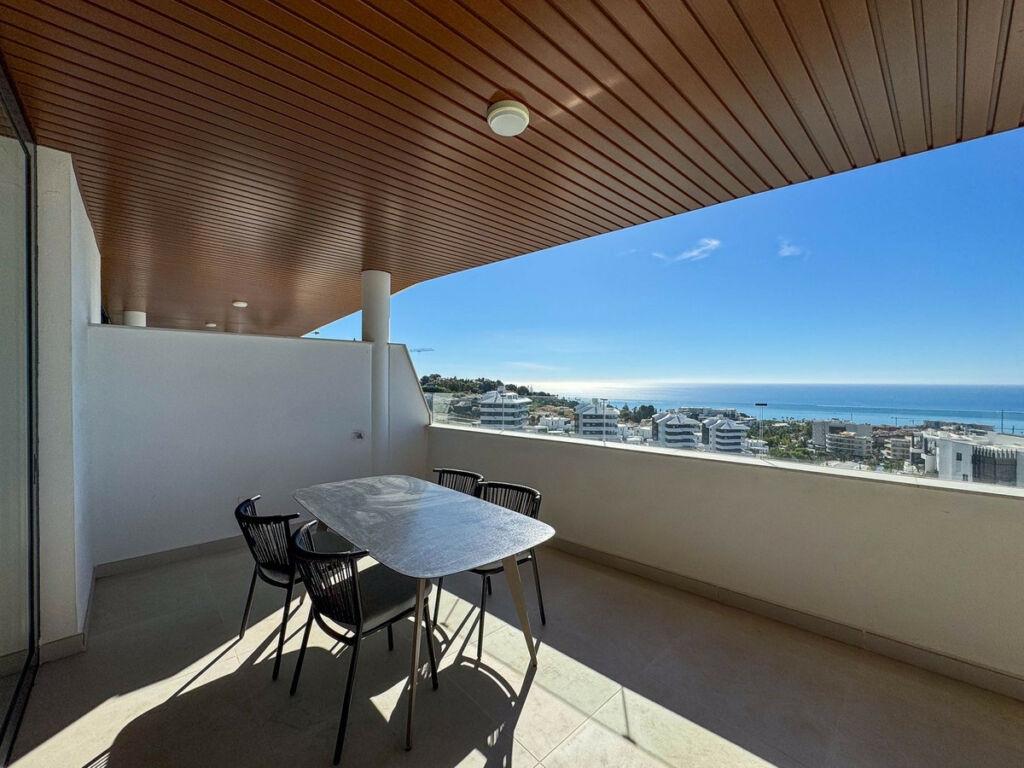 Middle Floor Apartment Carvajal Málaga - image 4
