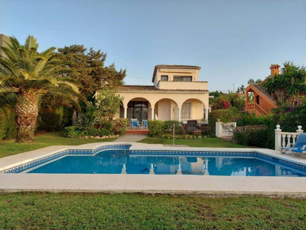 Detached Villa Marbesa Málaga - image 4