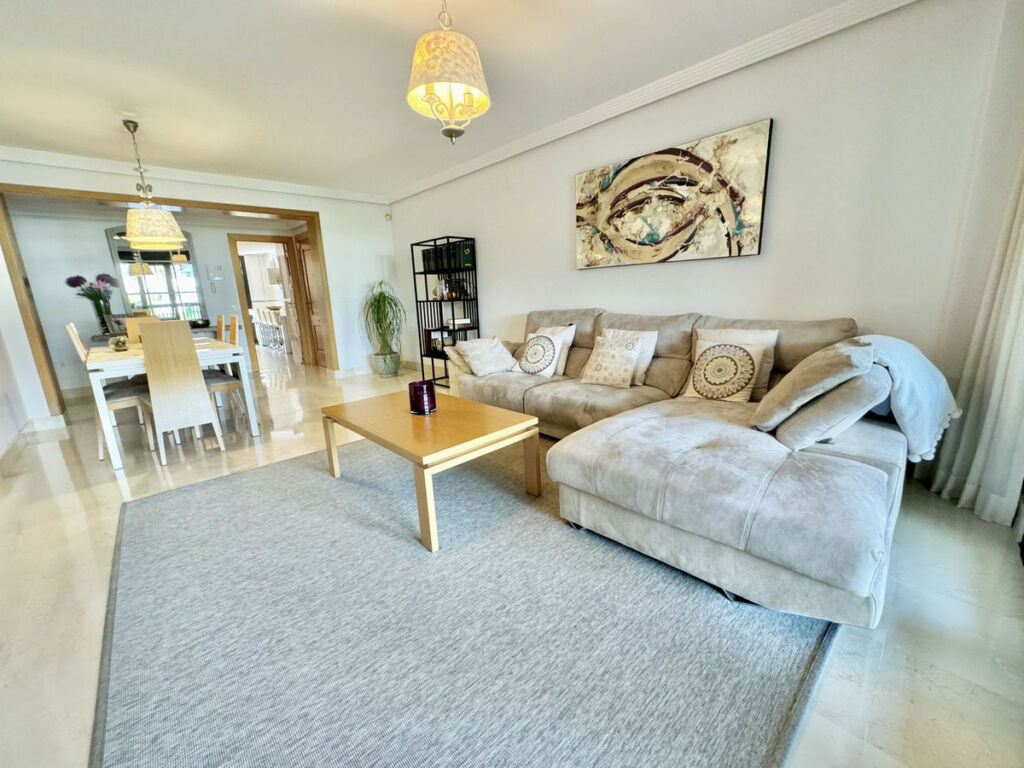 Middle Floor Apartment San Pedro de Alcántara Málaga - image 4
