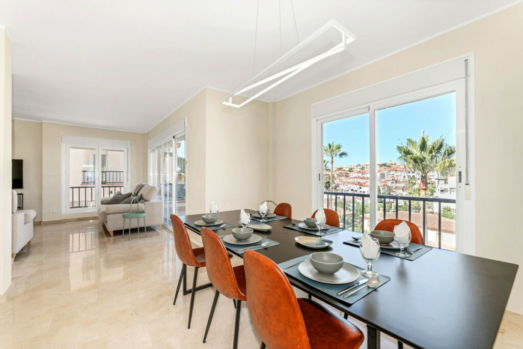 Detached Villa Riviera del Sol Málaga - image 4