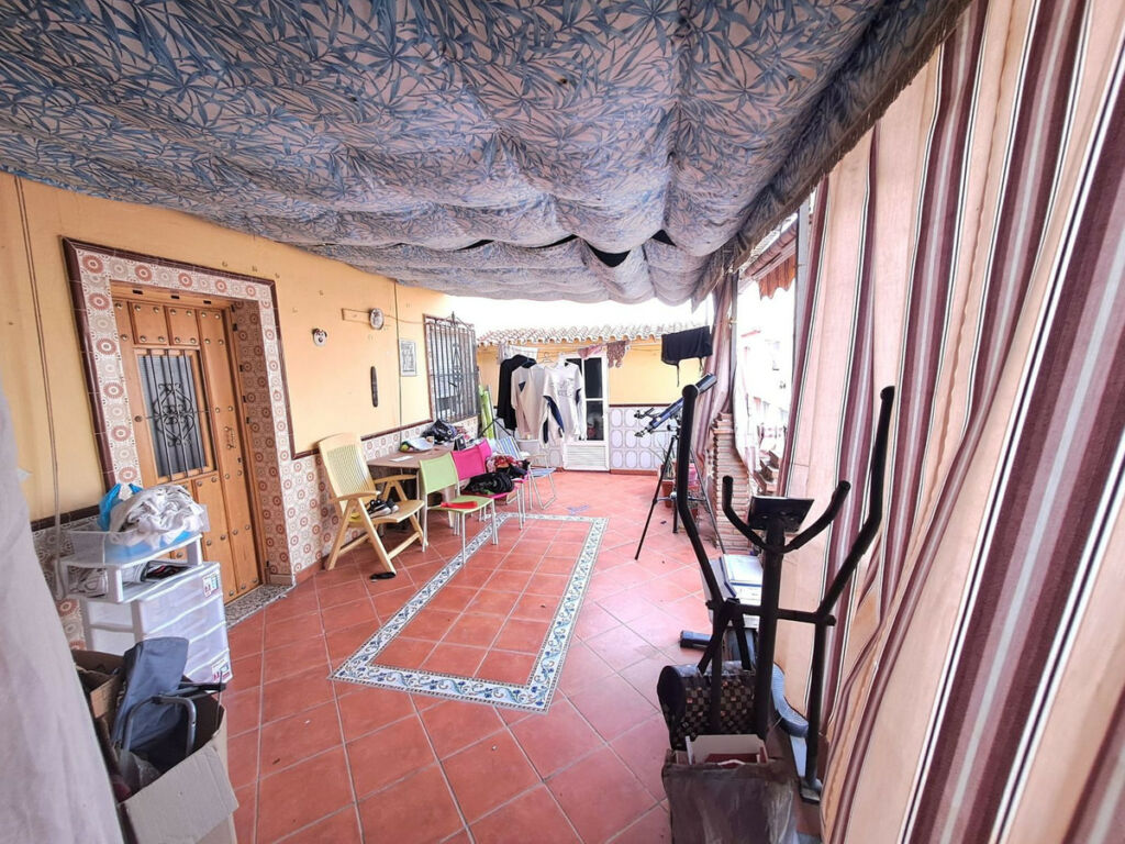 Middle Floor Apartment Fuengirola Málaga - image 4