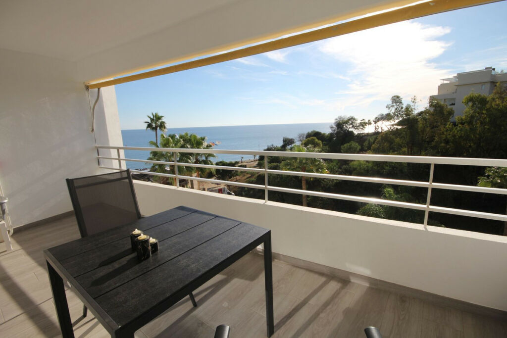Middle Floor Studio Calahonda Málaga - image 4