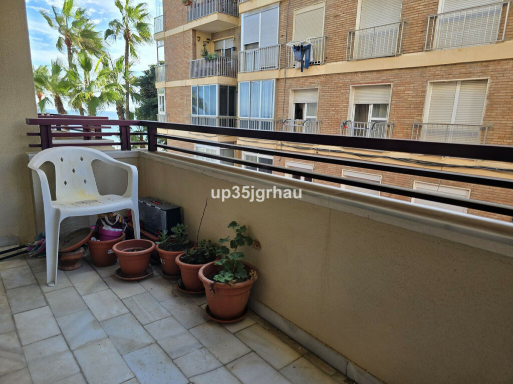 Middle Floor Apartment Estepona Málaga - image 4