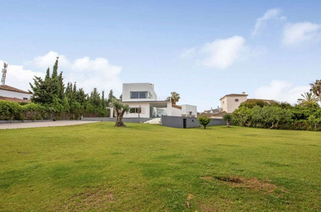 Detached Villa Sotogrande Alto Cádiz - image 4