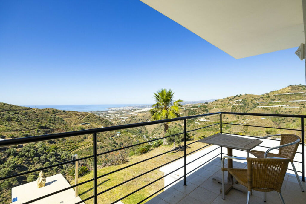 Detached Villa Sayalonga Málaga - image 45