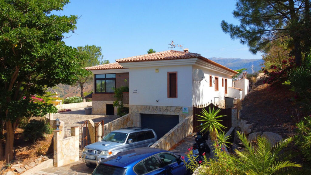 Detached Villa Sayalonga Málaga - image 45