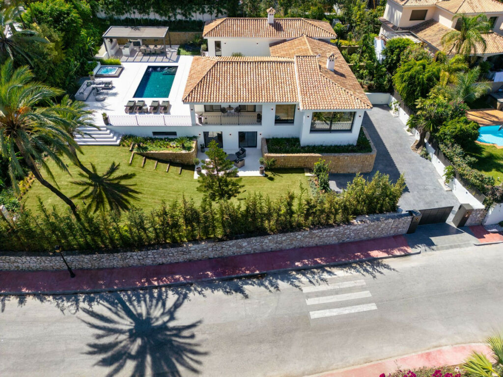 Detached Villa Nueva Andalucía Málaga - image 40