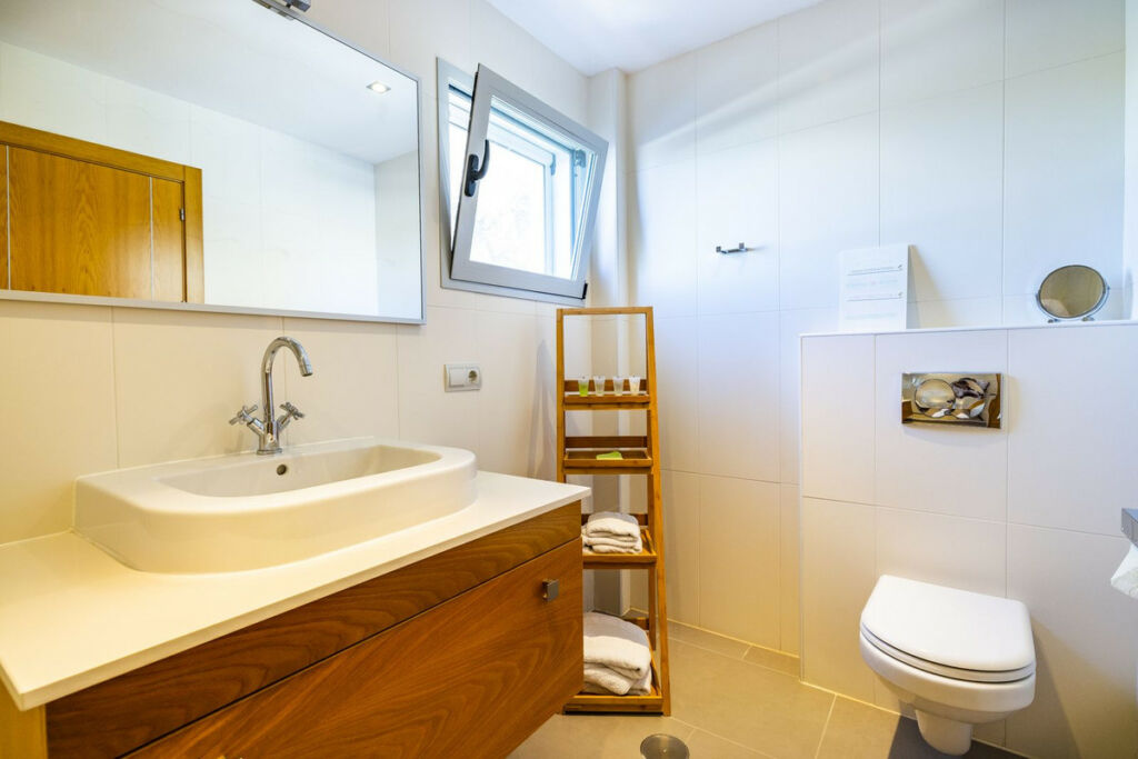 Detached Villa Sayalonga Málaga - image 46
