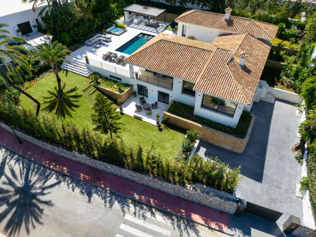 Detached Villa Nueva Andalucía Málaga - image 41