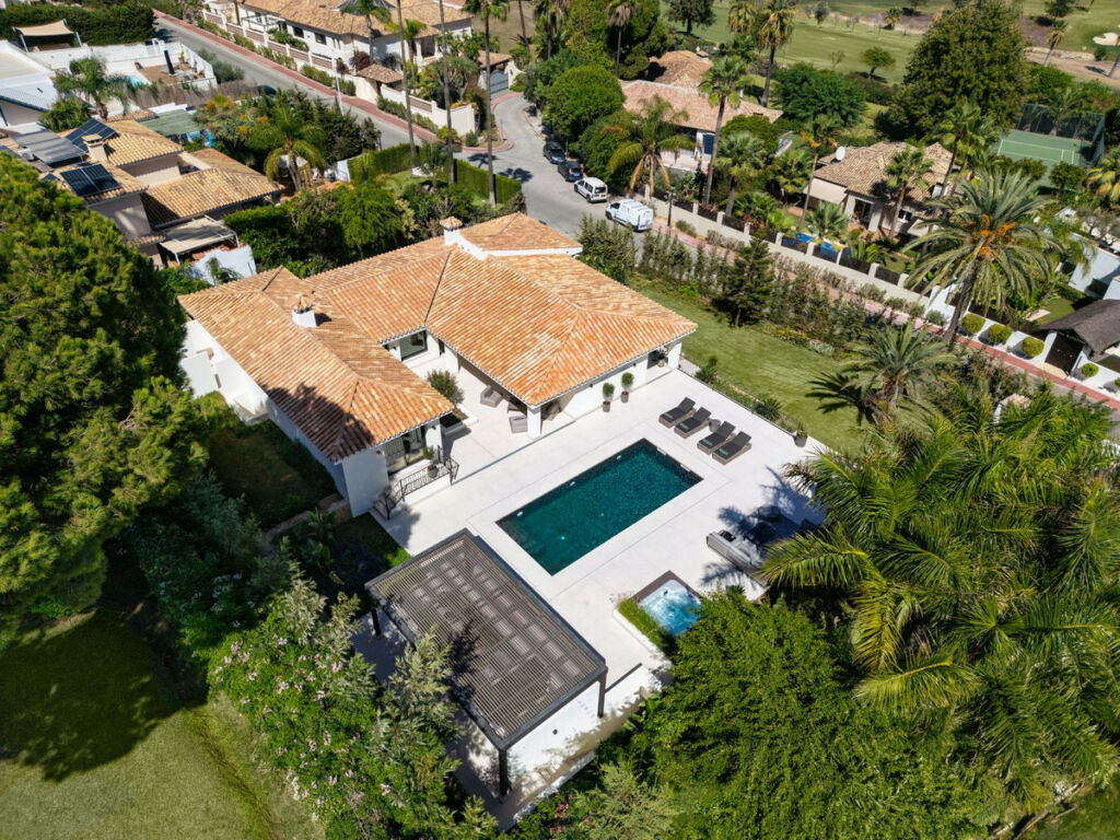 Detached Villa Nueva Andalucía Málaga - image 42