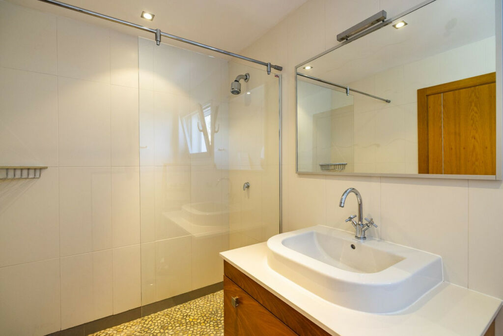Detached Villa Sayalonga Málaga - image 47