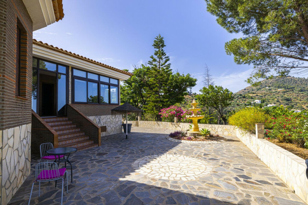 Detached Villa Sayalonga Málaga - image 49