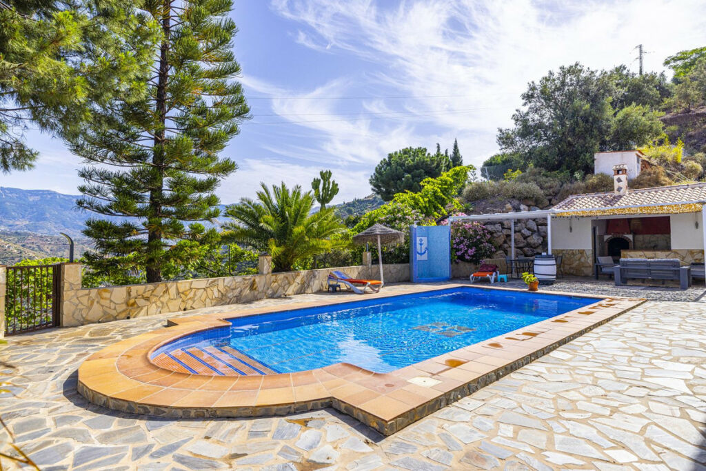 Detached Villa Sayalonga Málaga - image 6