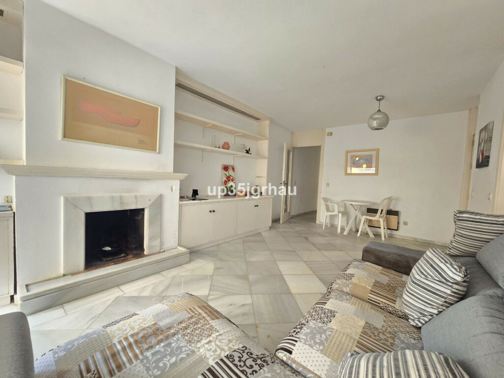 Middle Floor Apartment Estepona Málaga - image 5