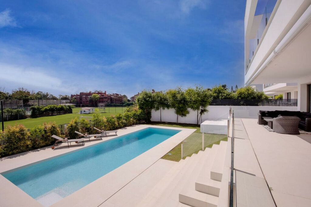 Detached Villa Guadalmina Baja Málaga - image 6