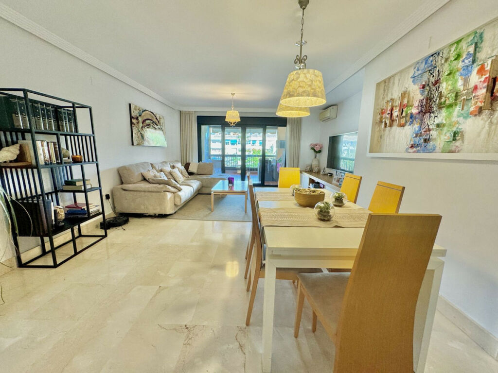Middle Floor Apartment San Pedro de Alcántara Málaga - image 5