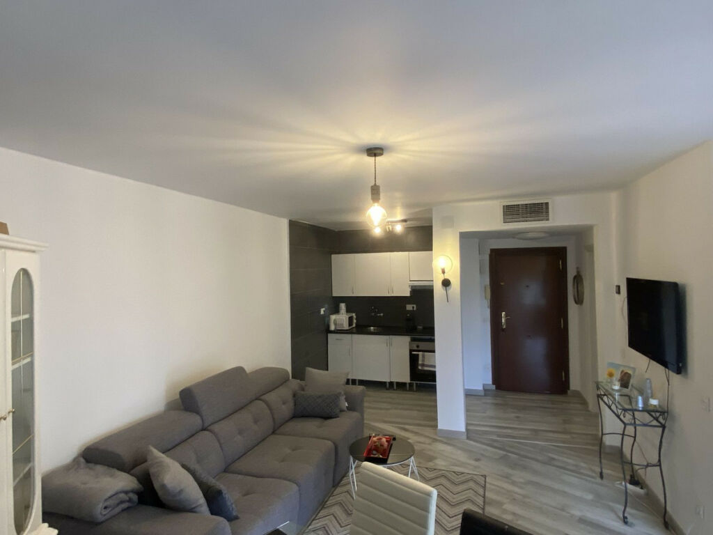 Middle Floor Apartment Atalaya Málaga - image 5