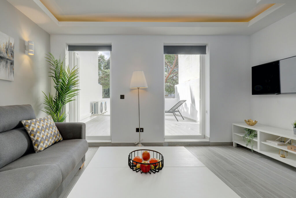 Middle Floor Apartment Nueva Andalucía Málaga - image 5