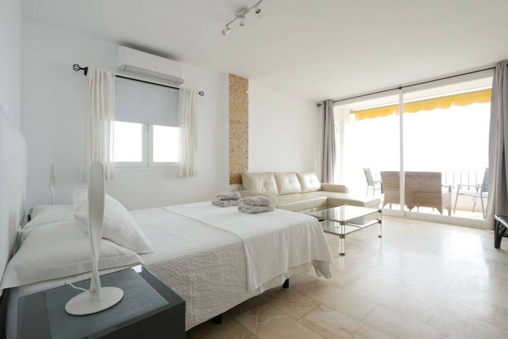Top Floor Apartment Puerto de Cabopino Málaga - image 10