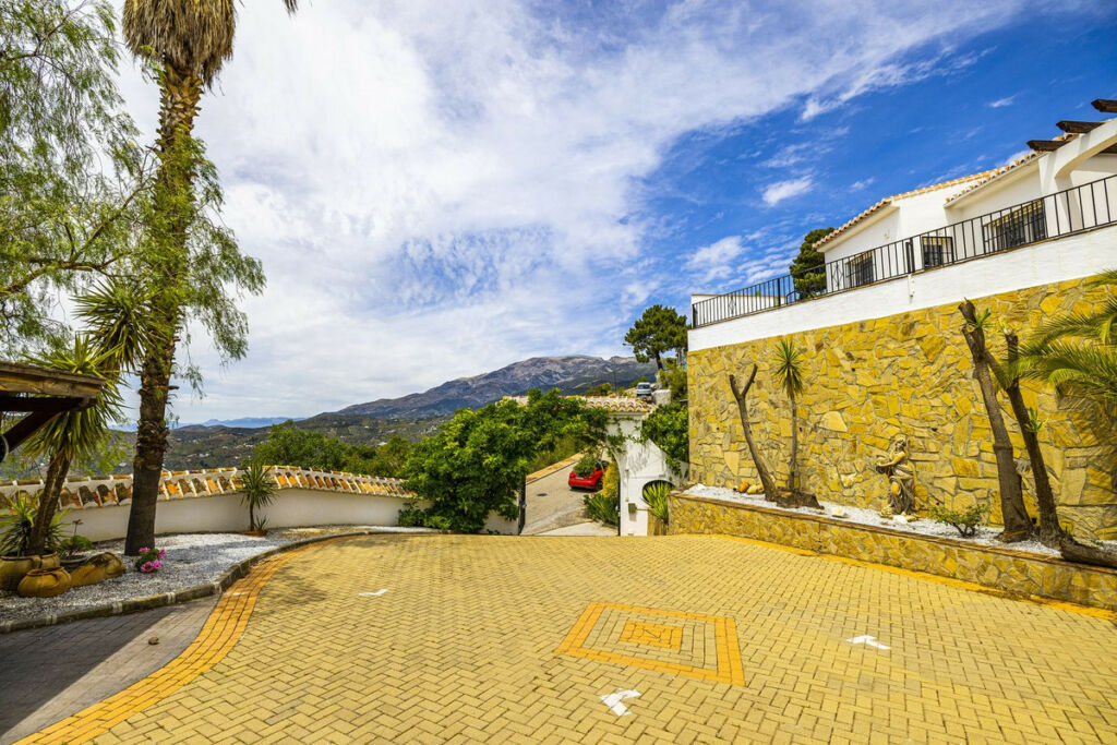 Detached Villa Cómpeta Málaga - image 5