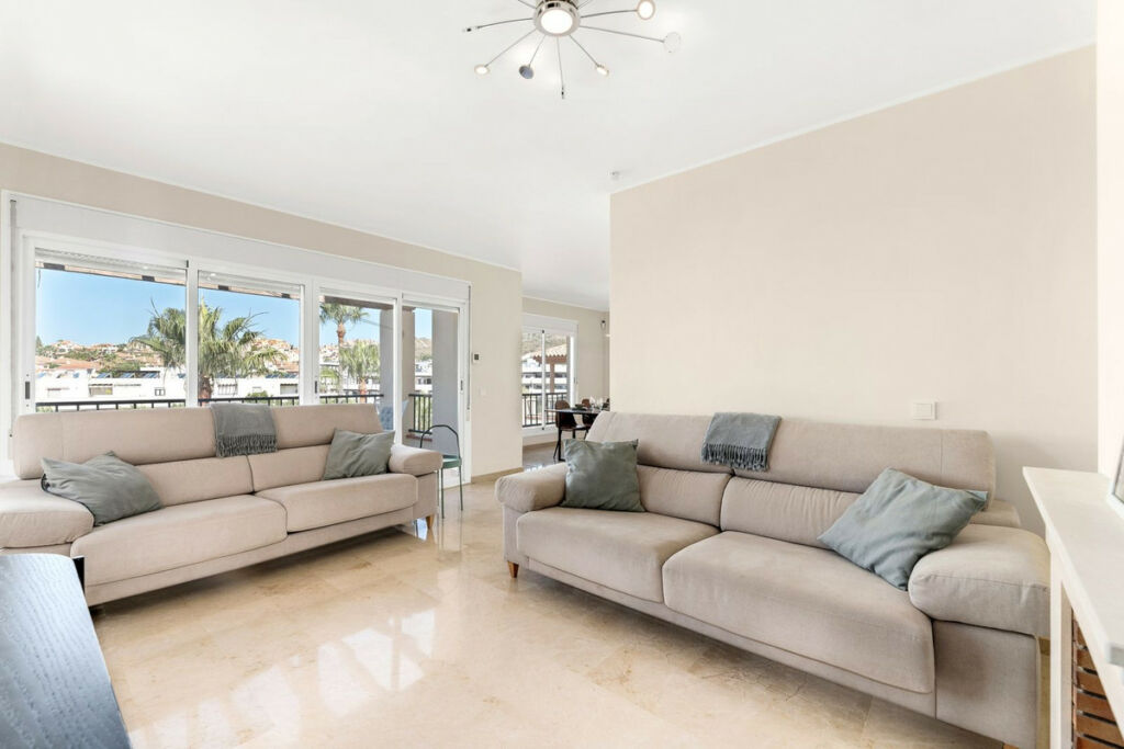 Detached Villa Riviera del Sol Málaga - image 5
