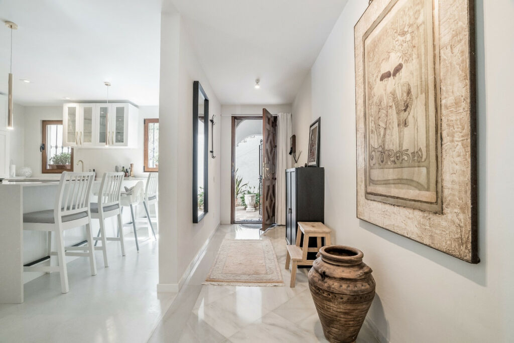 Middle Floor Apartment Benahavís Málaga - image 6