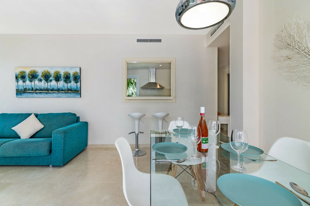 Middle Floor Apartment Casares Málaga - image 4