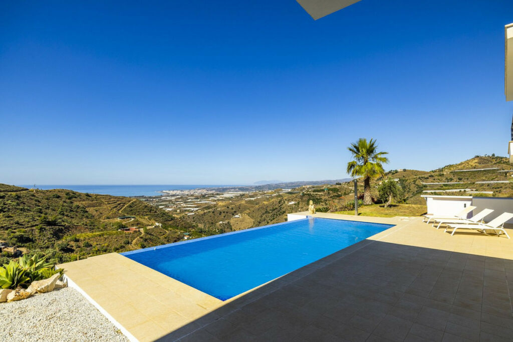 Detached Villa Sayalonga Málaga - image 56
