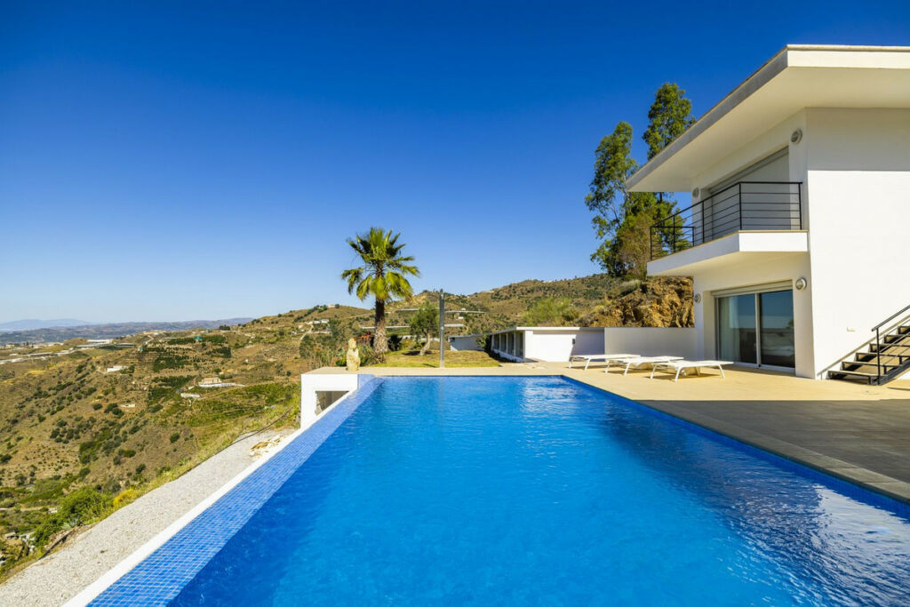Detached Villa Sayalonga Málaga - image 57