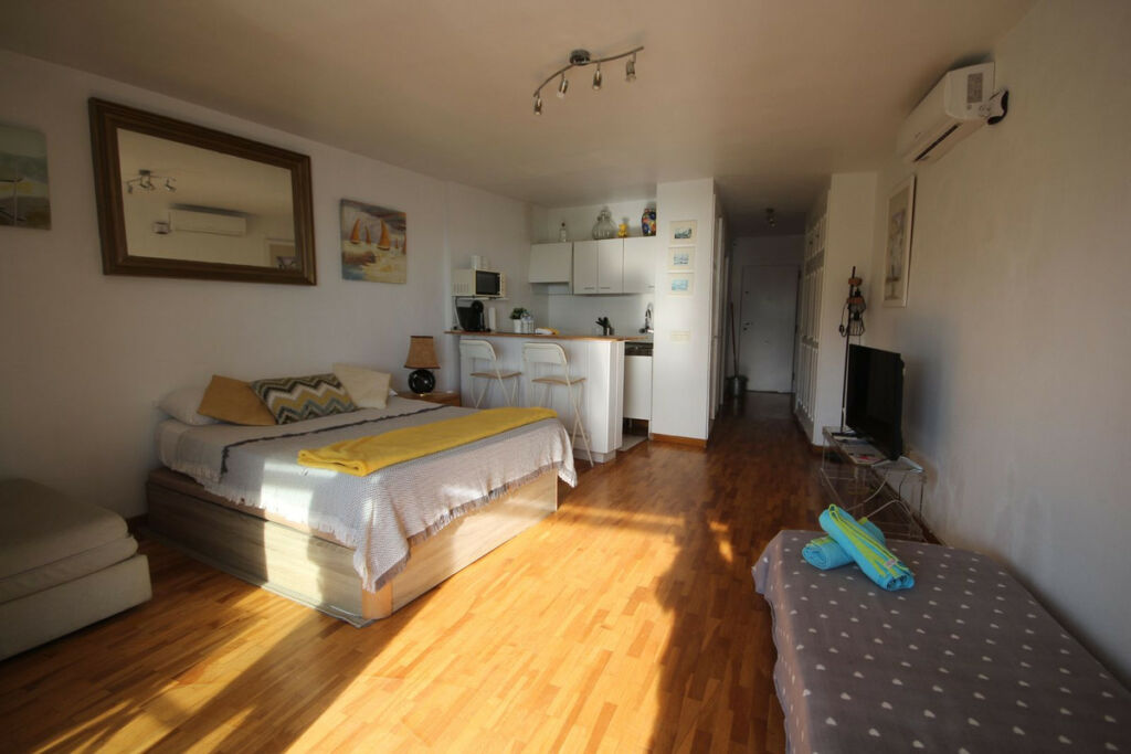 Middle Floor Studio Calahonda Málaga - image 6